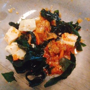 豆腐とわかめのキムチドレッシングサラダ